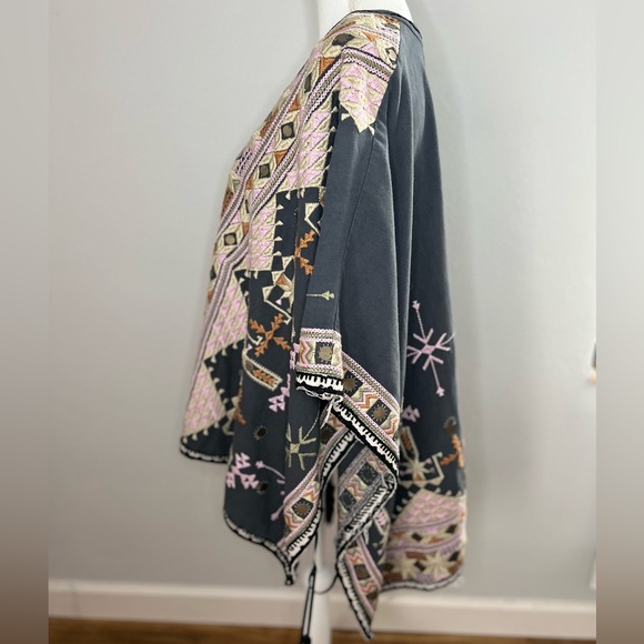 Free People Gray embroidered boho floral tribal poncho top women’s one size RARE - Picture 6 of 12